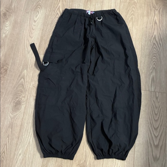 URBAN OUTFITTERS NYLON CARGO PANTS - Picture 2 of 3